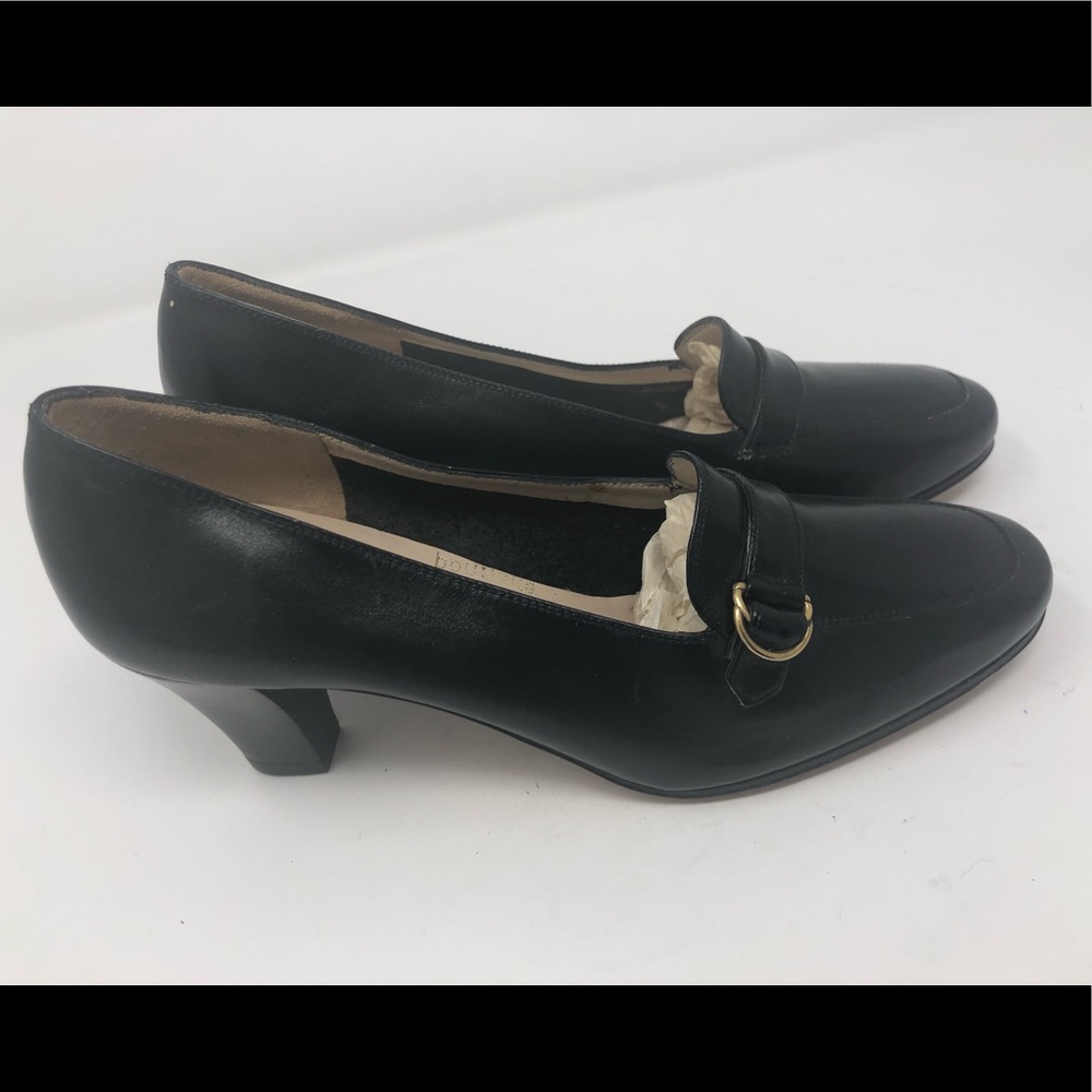 Vintage 80’s Salvatore Ferragamo leather pumps